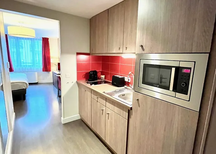 Joli Sur Les Quais 凯恩